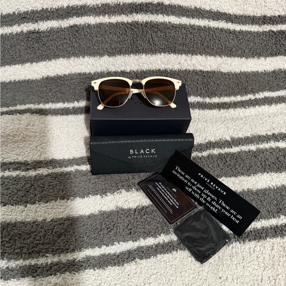 NEW IN BOX BLACK BY PRIVE REVAUX POLARIZED 
“THE HEADLINER” 
51-20-145 - Picture 2 of 10